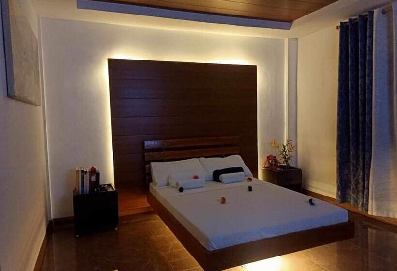 Deluxe room with river view, Gbu Loboc River Guesthouse