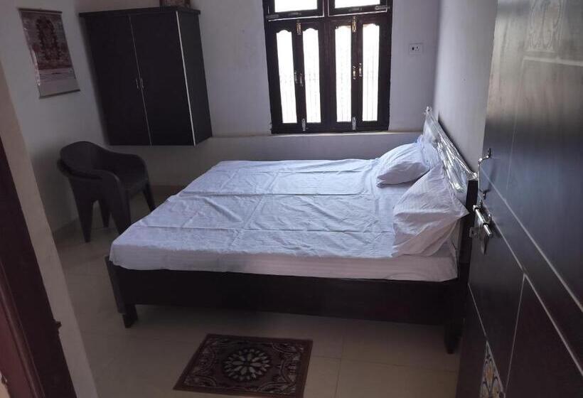 패밀리 룸, Chandrasha Villa