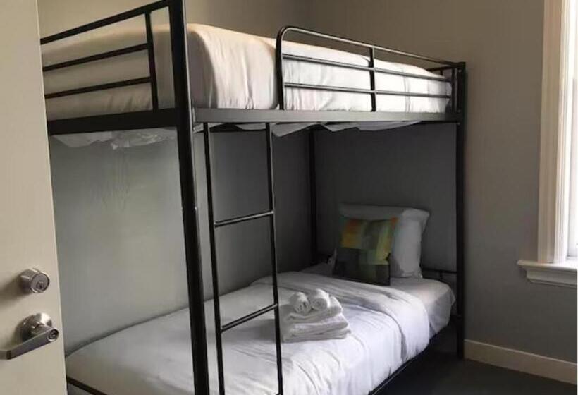 이코노미 룸, The Urban