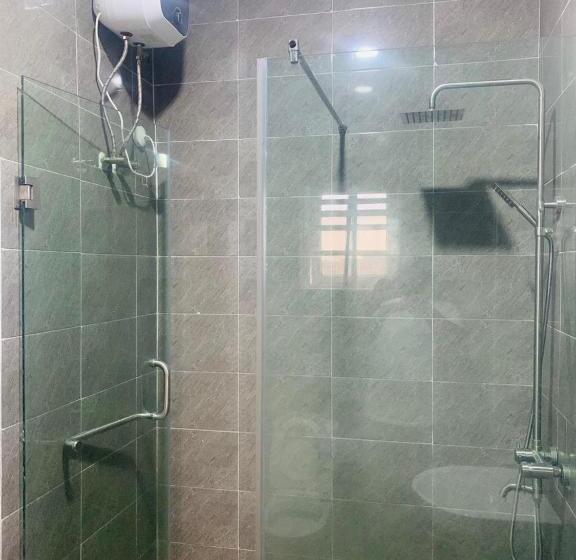 اتاق لوکس, Vicaries Royal