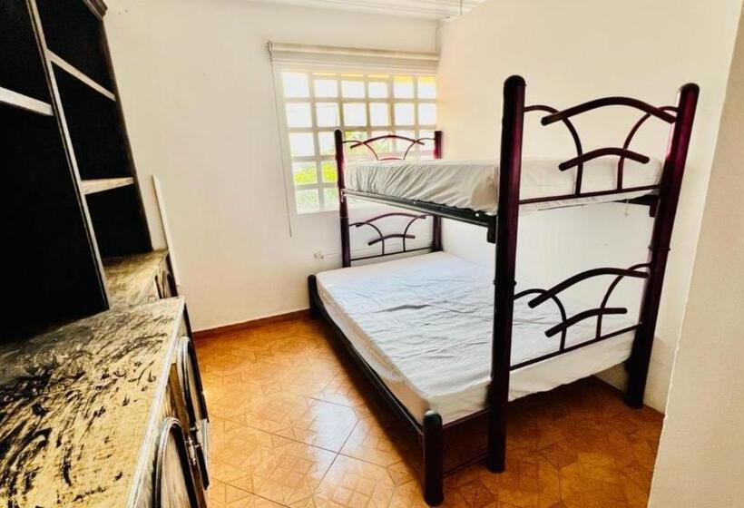 共用房间的床, Taj Mahal Hostal And Restaurant