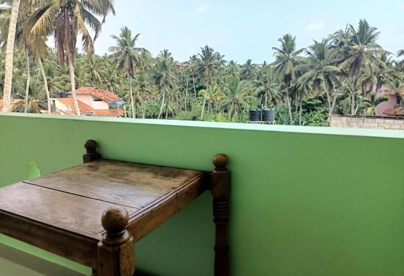 Quarto Economy, Cosmic Holiday Inn