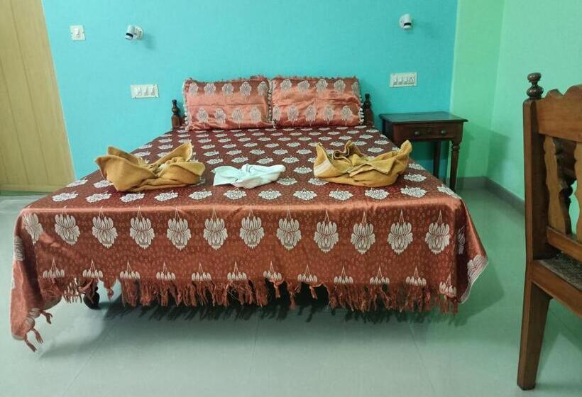 Quarto Estandar, Cosmic Holiday Inn