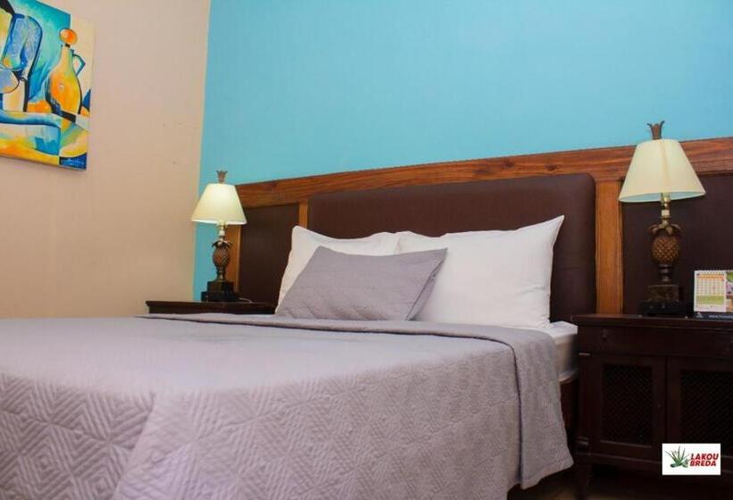 ویلای استاندارد با چشم‌انداز باغ, Lakou Breda