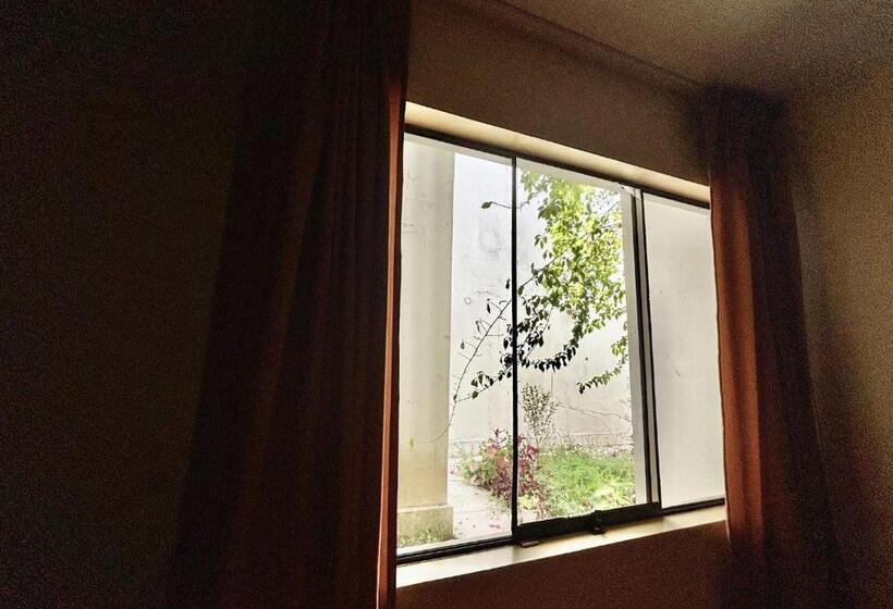 غرفة قياسية فردية, Los Portales