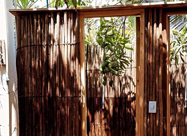 חדר משפחתי נוף לגינה, Hostel Nugeku