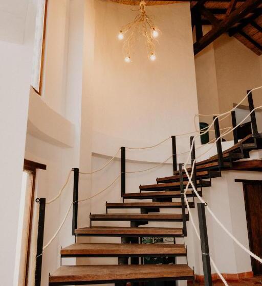 山景套房, Pietra