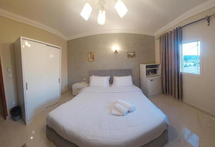 اتاق لوکس با تخت بزرگ, Royal Gem View