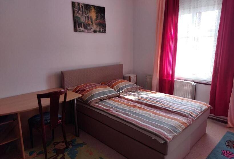 バスルーム共有のトリプルスタンダード, Gasthof Oberschmiede