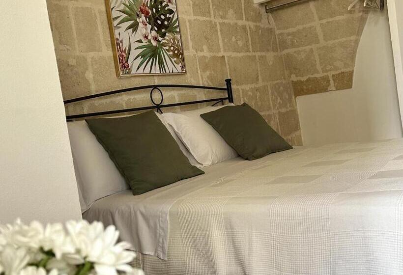 غرفة ديلوكس مزودة بشرفة, La Vetrana Rooms By Jdvacanze