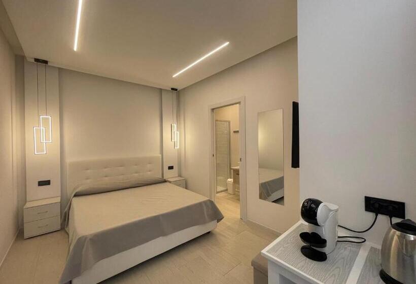 标准间, Magenta Rooms