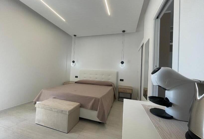 标准间, Magenta Rooms