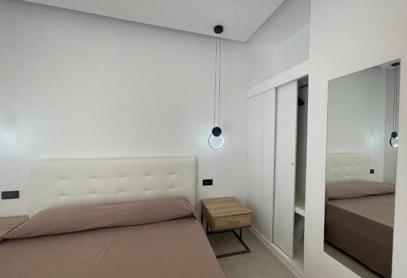 标准间, Magenta Rooms