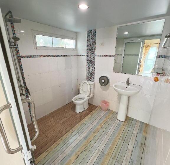 غرفة قياسية مطلّة علي البحر, พายเนอรี รีสอร์ท @แหล่มแท่น