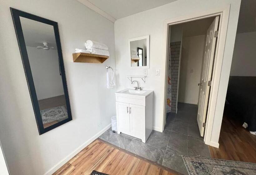 غرفة قياسية, Littlebetty S Landingpad