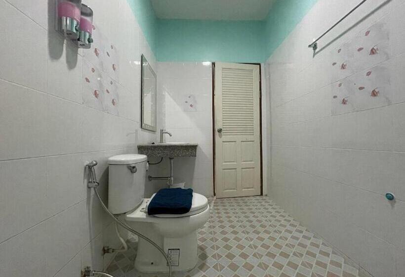 اتاق خانوادگی, Nun Guest House