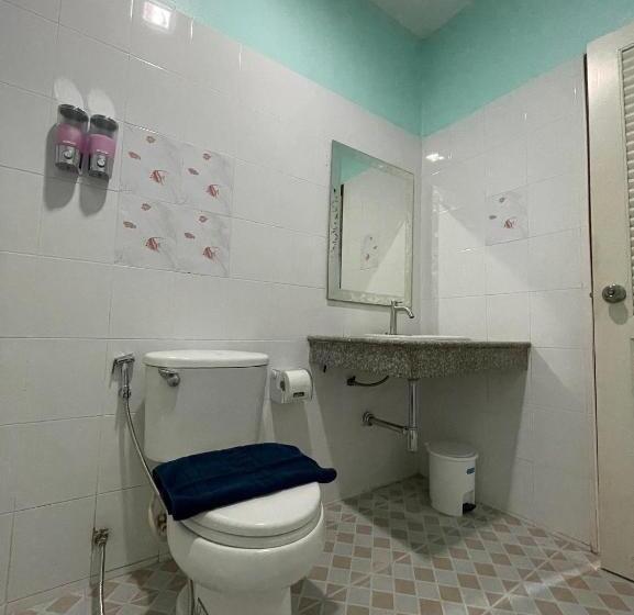 اتاق خانوادگی, Nun Guest House