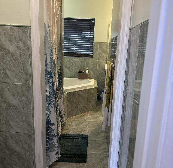 اتاق استاندارد, Quiet Haven