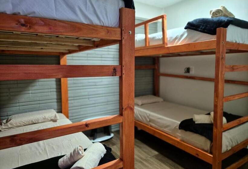 חדר סטנדרט לארבעה, Gb Hostel Ig