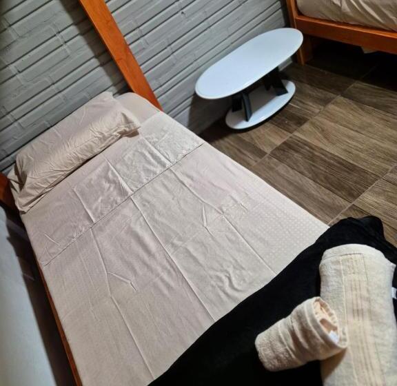 חדר סטנדרט לארבעה, Gb Hostel Ig