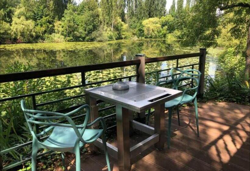 Номер Стандарт Вид на Озеро, Les Containers