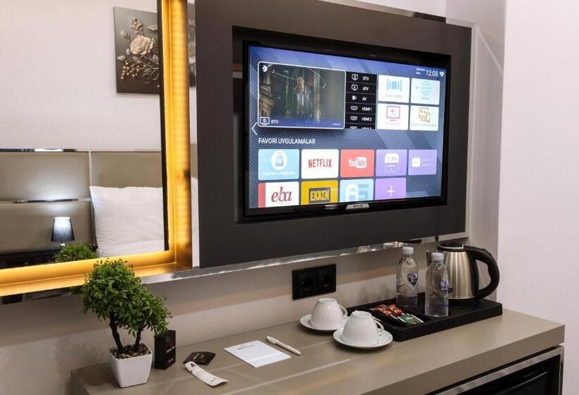 غرفة ديلوكس عائلية, Meyzi