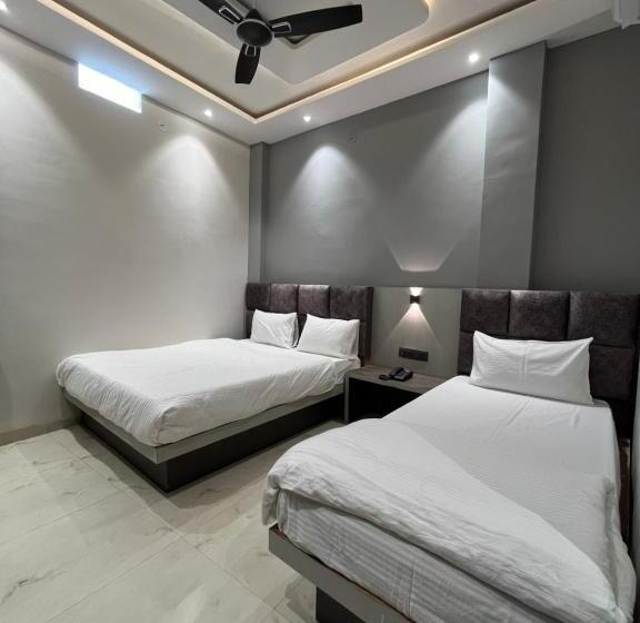 غرفة ديلوكس ثلاثية, Shiva Palace