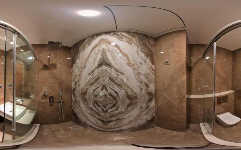 豪华房间, Maroon