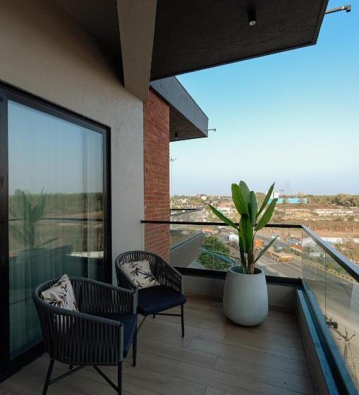 行政套房, Maroon