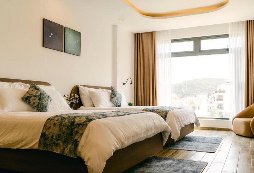 اتاق لوکس, Lộc Nguyên