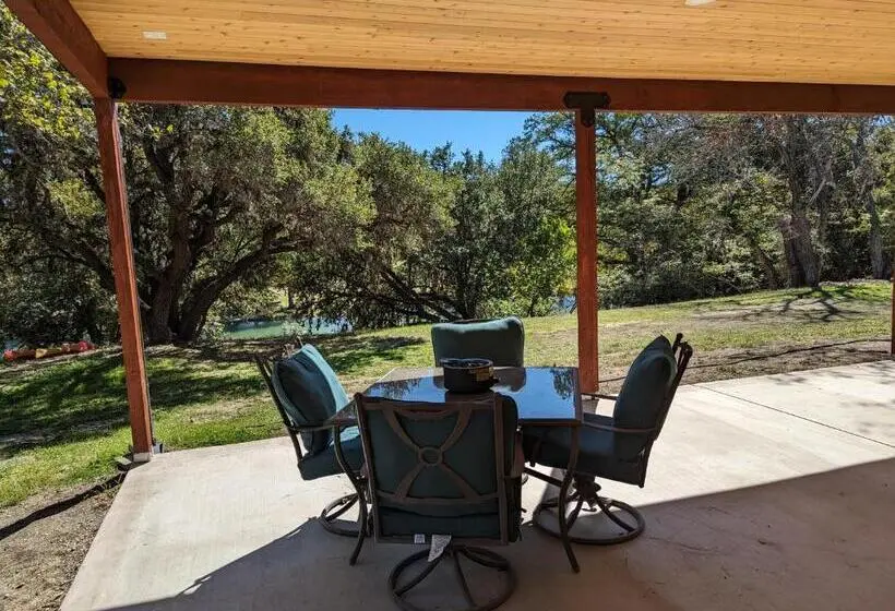 キングサイズベッドのスタンダードルーム, 39 Wishes On The Guadalupe River