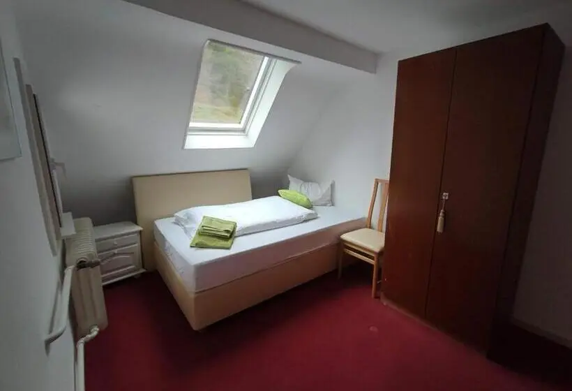 Standard Yhden Hengen Huone, Room In Guest Room   Single Room With Shared Bathroom And Kitchen