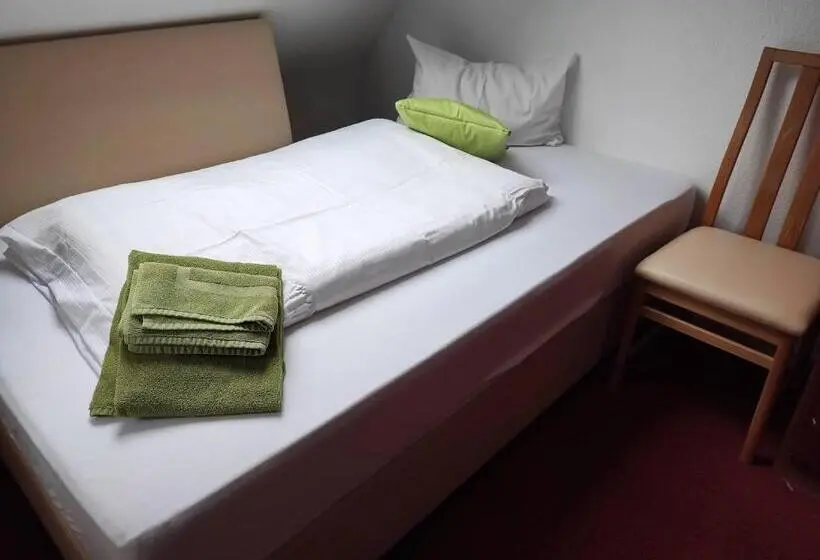 Standard Yhden Hengen Huone, Room In Guest Room   Single Room With Shared Bathroom And Kitchen