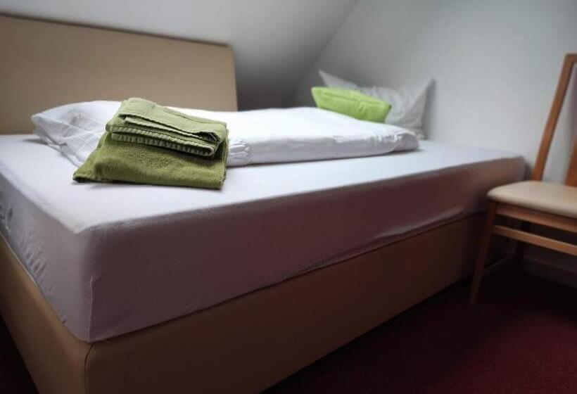 标准单人间, Room In Guest Room   Single Room With Shared Bathroom And Kitchen