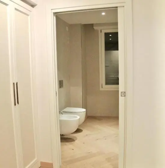 اتاق لوکس سه تخته, The Old Palace  Luxury Suites Signoria