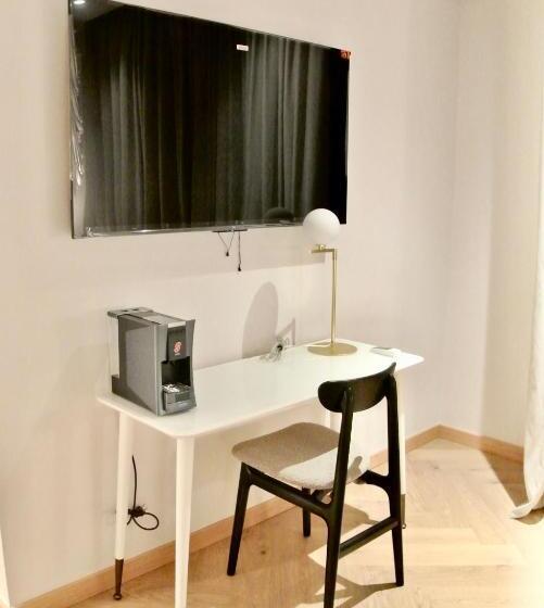 اتاق لوکس سه تخته, The Old Palace  Luxury Suites Signoria