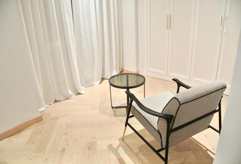 اتاق سوپریور, The Old Palace  Luxury Suites Signoria