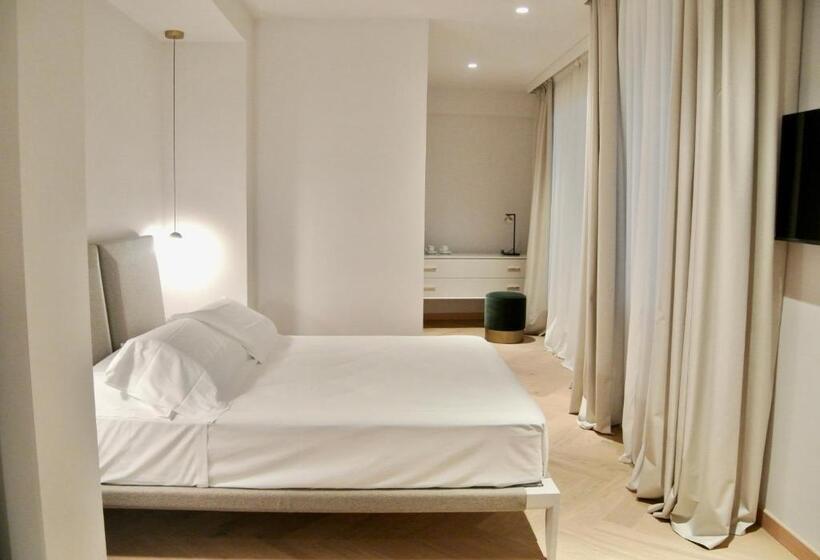 اتاق لوکس با بالکن, The Old Palace  Luxury Suites Signoria