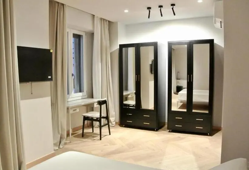 اتاق لوکس با بالکن, The Old Palace  Luxury Suites Signoria