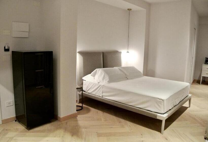 اتاق لوکس با بالکن, The Old Palace  Luxury Suites Signoria