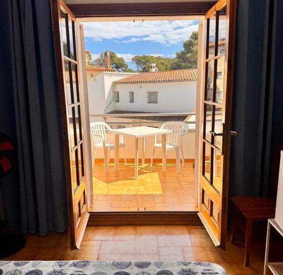 غرفة قياسية مطلّة علي البحر, Villa Mercè Empúries
