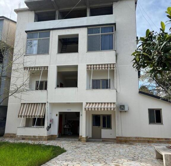 １ベッドルームアパートメント, Clarissa