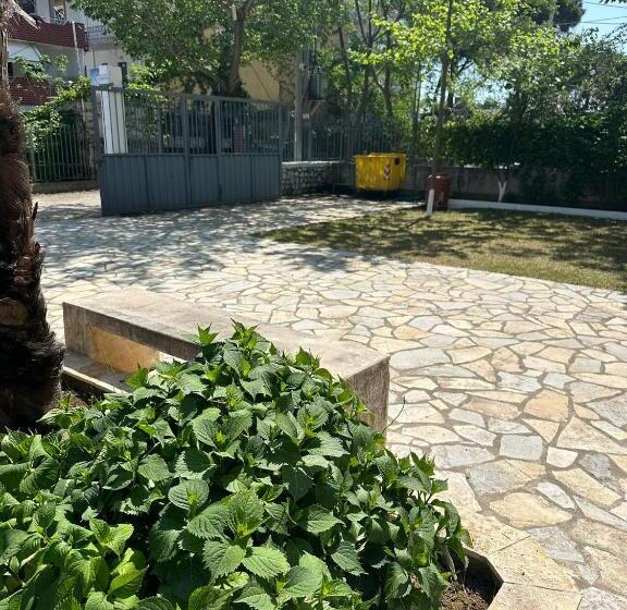 １ベッドルームアパートメント, Clarissa