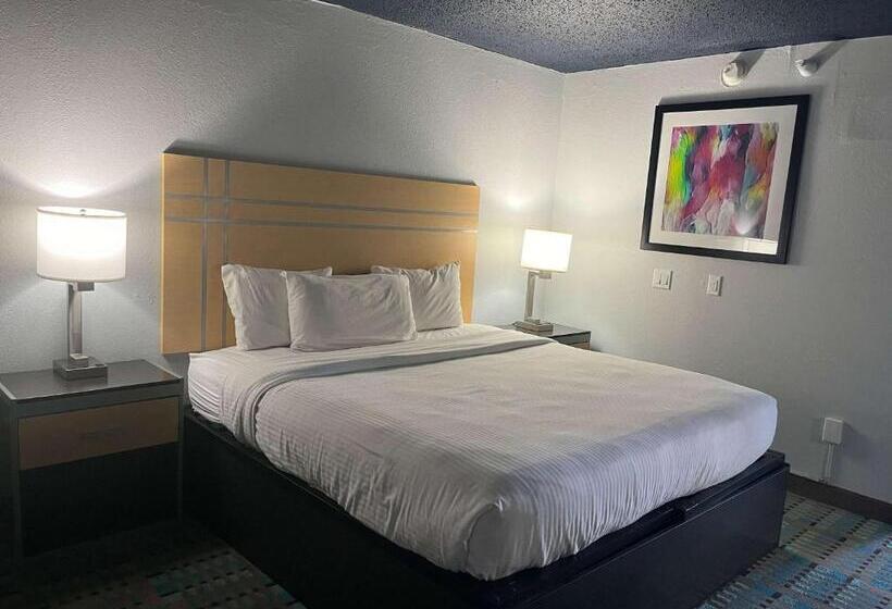 带大床的豪华间, Studio 6 Suites Amarillo, Tx West Medical Center