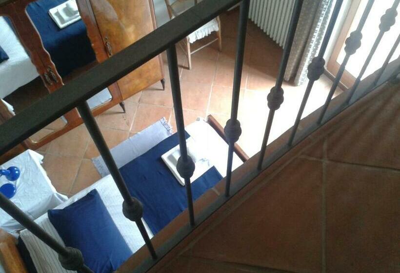 اتاق خانوادگی با چشم‌انداز دریا, B&b La Casa Tra Gli Ulivi