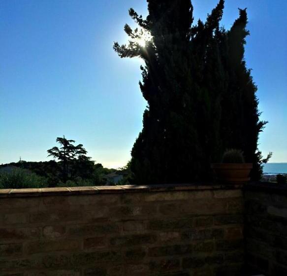 اتاق خانوادگی با چشم‌انداز دریا, B&b La Casa Tra Gli Ulivi