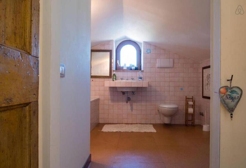 اتاق خانوادگی با چشم‌انداز دریا, B&b La Casa Tra Gli Ulivi