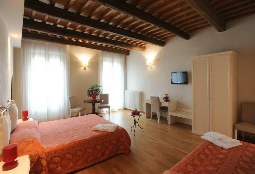 اتاق استاندارد سه نفره, Honey Rooms Ferrara
