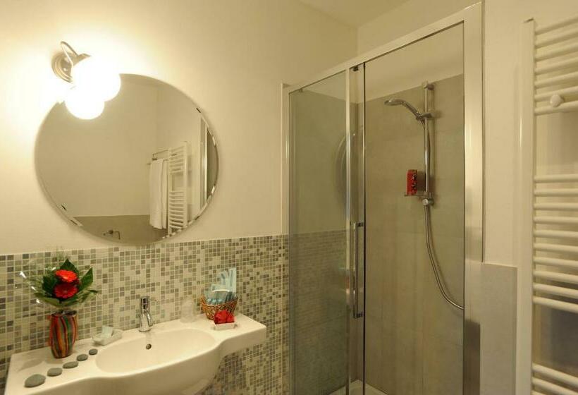 اتاق استاندارد سه نفره, Honey Rooms Ferrara