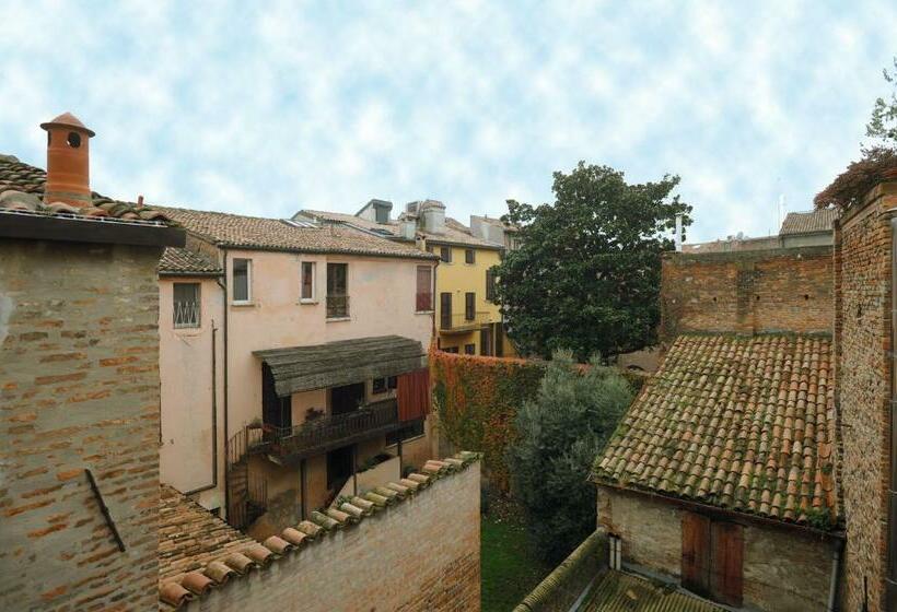 اتاق استاندارد سه نفره, Honey Rooms Ferrara